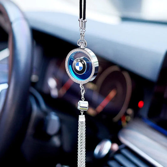 Luksuslik auto logoga õhukeemiatik