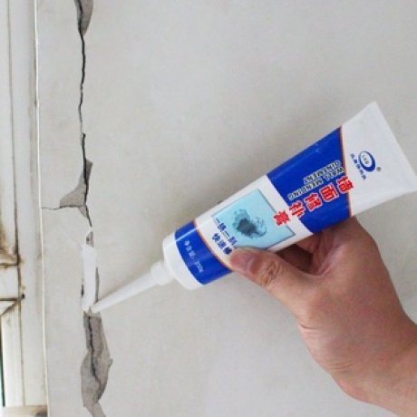 Viimistluspahtel pragude ja niiskusjälgede eemaldamiseks seintelt