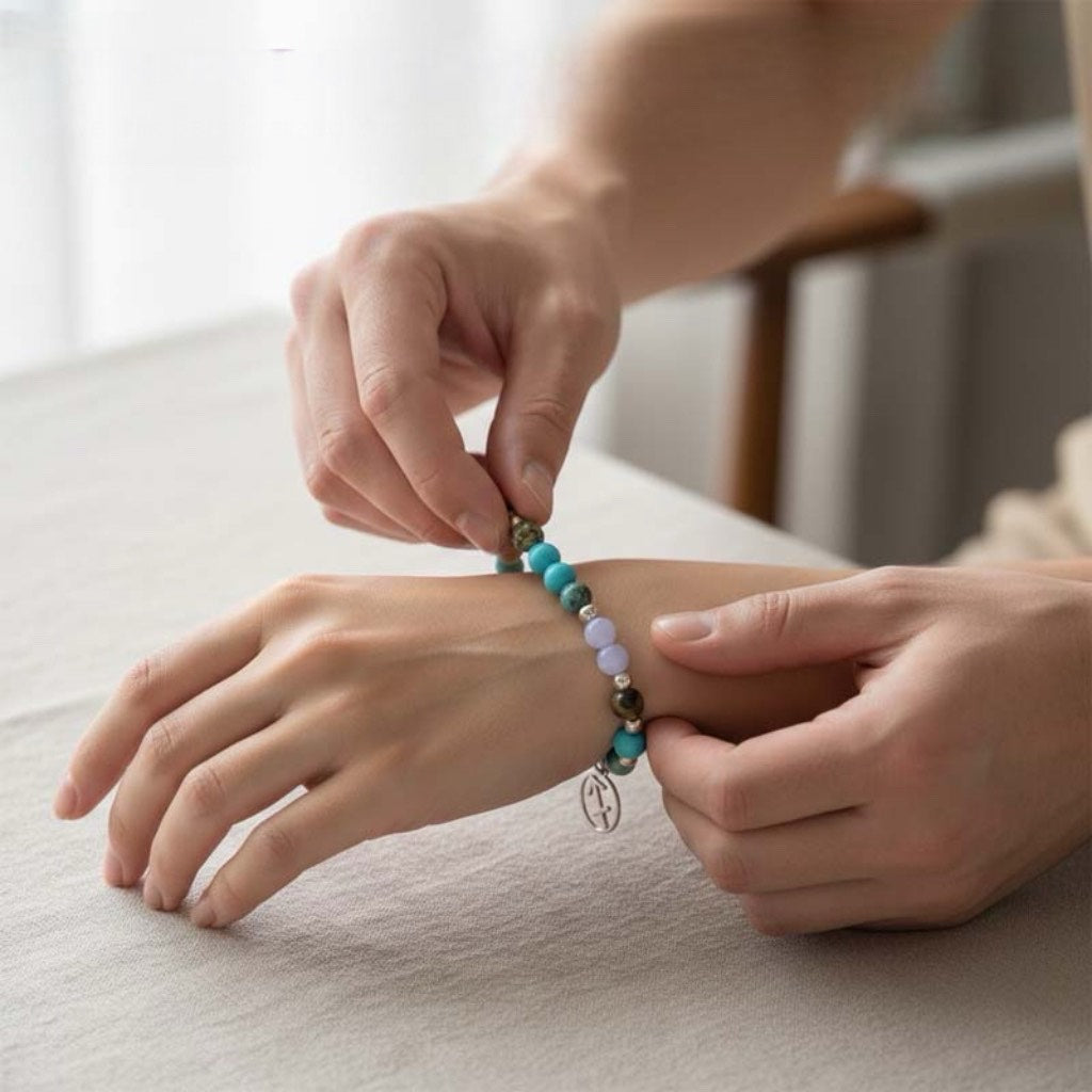 Kaelakee kaheteistkümne sodiaagikiviga