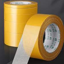 Kahepoolne teip esemete kinnitamiseks