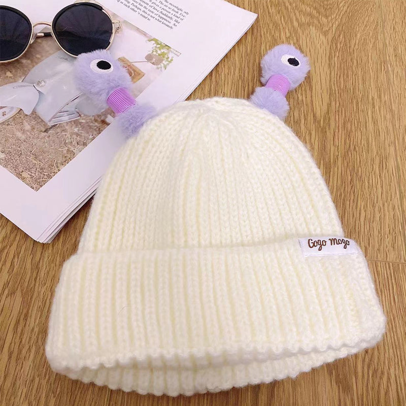 Helendav kootud müts