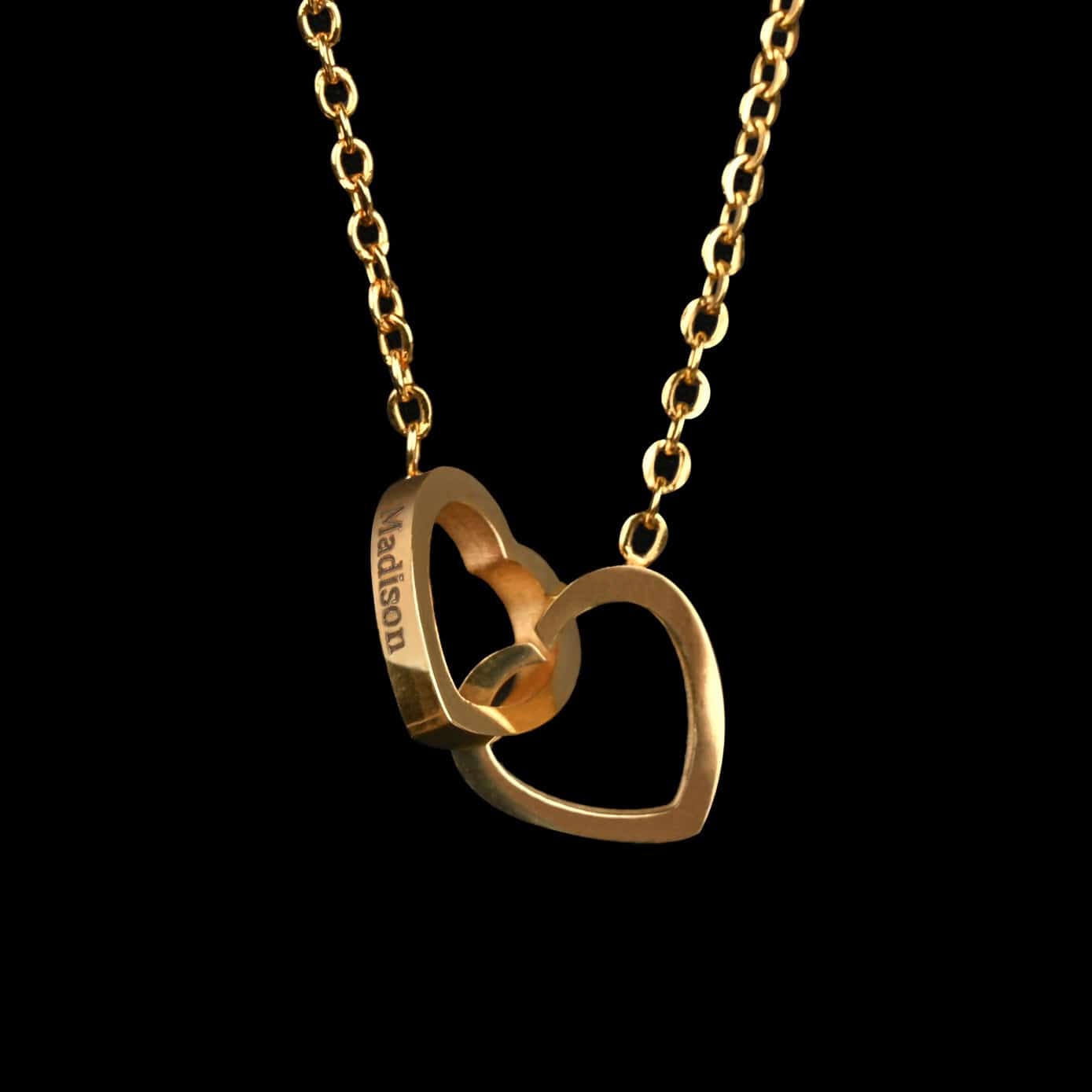 Igavene roos koos imelise kaelakeega