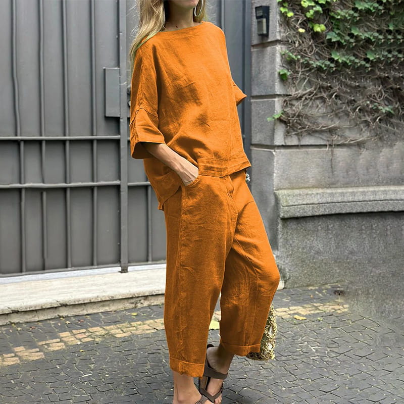 ÜLIKOND ON DEKONSTRUEERITUD ÜHEVÄRVILISEST MATERJALIST JA LINASEST RIIDEST