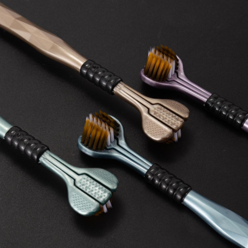 Kolme peaga harja multifunktsionaalse nurktehnoloogiaga