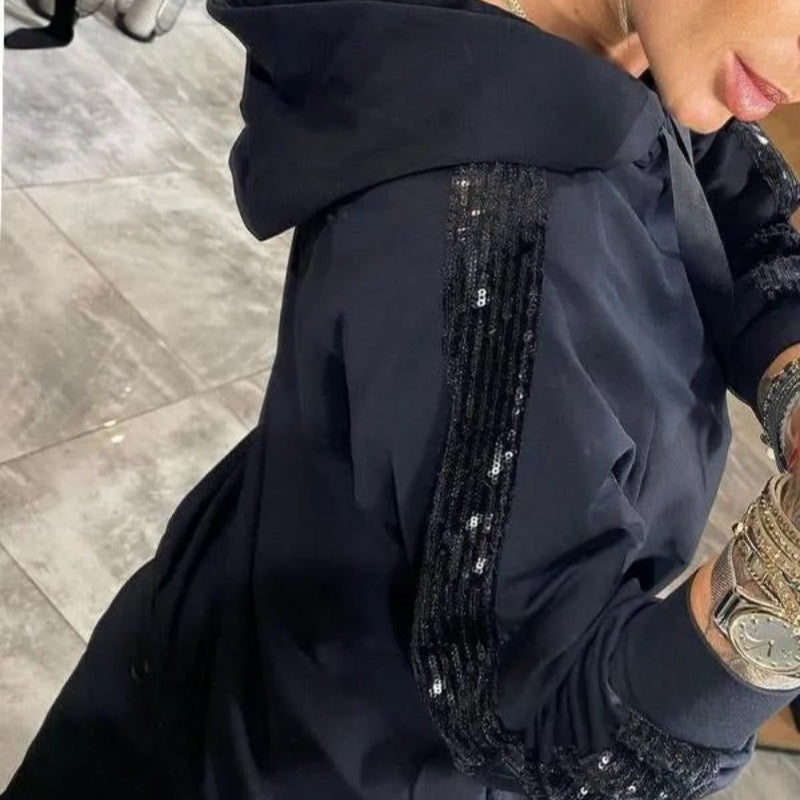 Naise kaheosaline komplekt kapuutsi ja nööriga