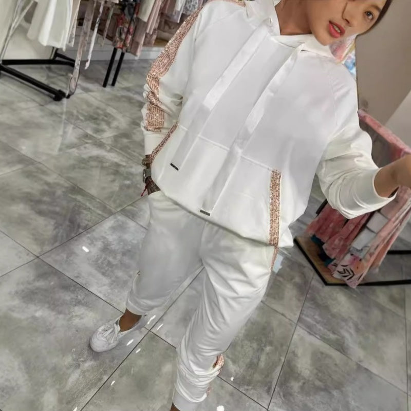 Naise kaheosaline komplekt kapuutsi ja nööriga