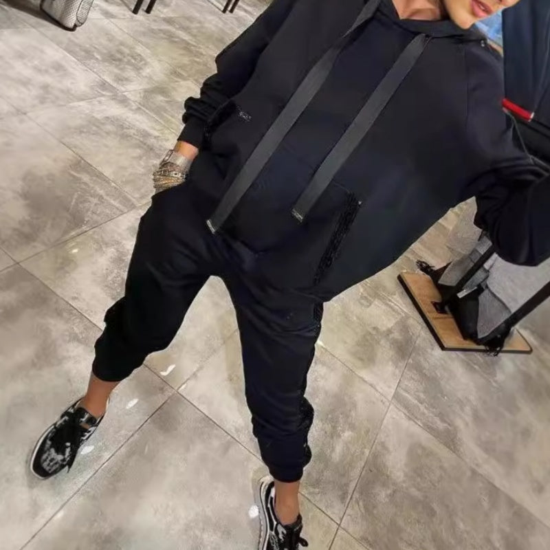 Naise kaheosaline komplekt kapuutsi ja nööriga