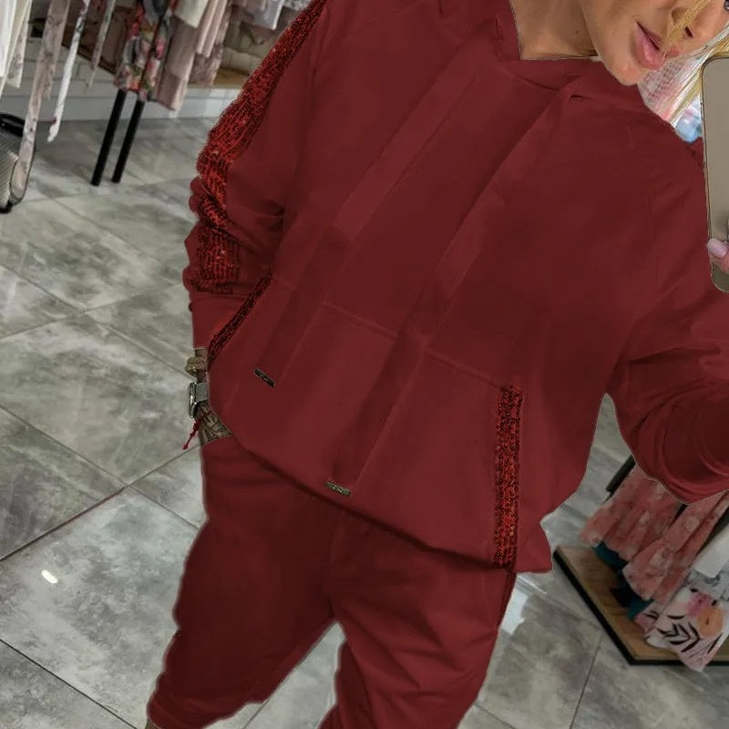 Naise kaheosaline komplekt kapuutsi ja nööriga