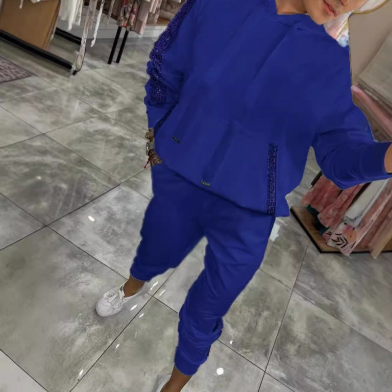 Naise kaheosaline komplekt kapuutsi ja nööriga